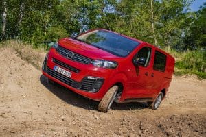 Geländewagen: Opel Combo Cargo und Opel Vivaro mit Allradantrieb