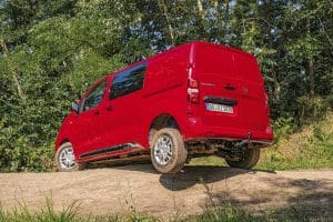 Geländewagen: Opel Combo Cargo und Opel Vivaro mit Allradantrieb