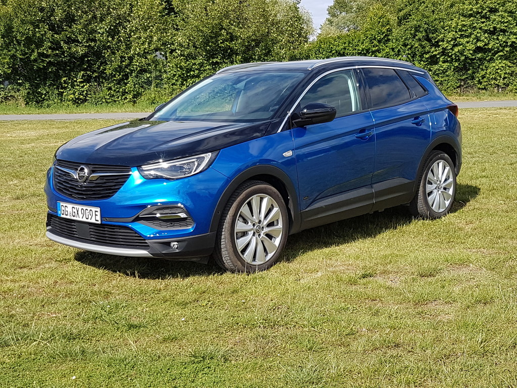 Opel Grandland X Hybrid4.