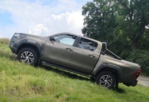 Toyota Hilux Invincible Test 2